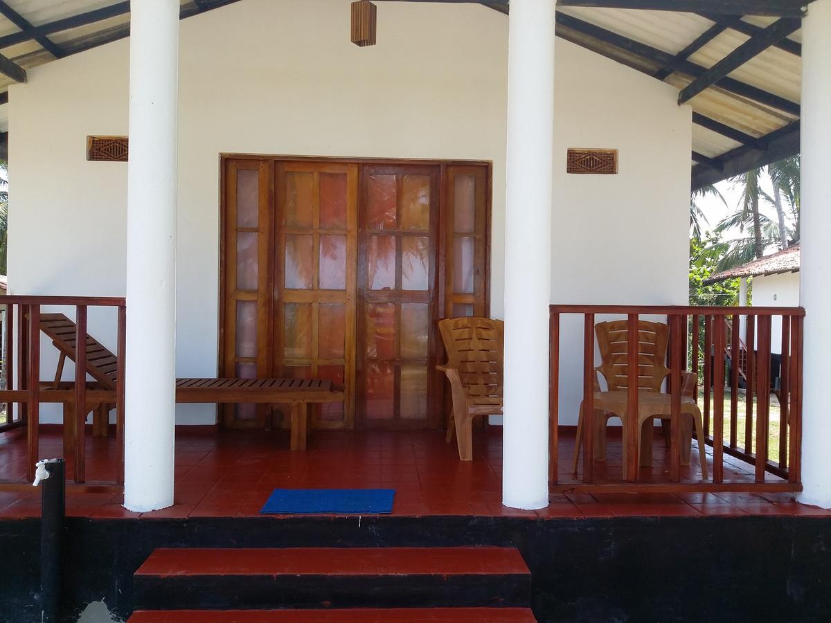 Darwins Beach Resort Tangalle Exterior foto
