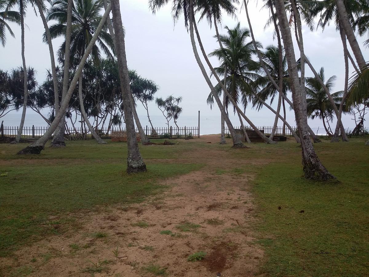 Darwins Beach Resort Tangalle Exterior foto