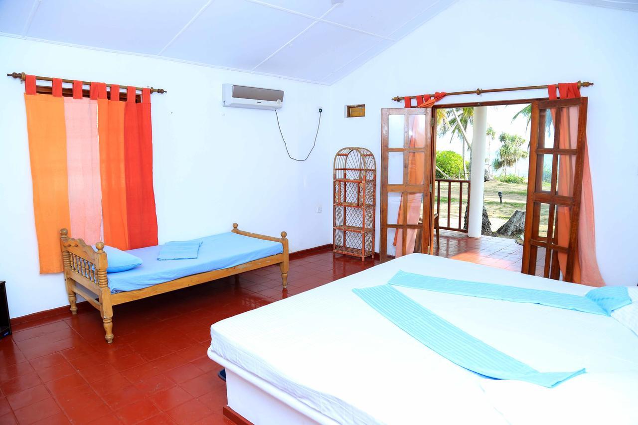 Darwins Beach Resort Tangalle Exterior foto