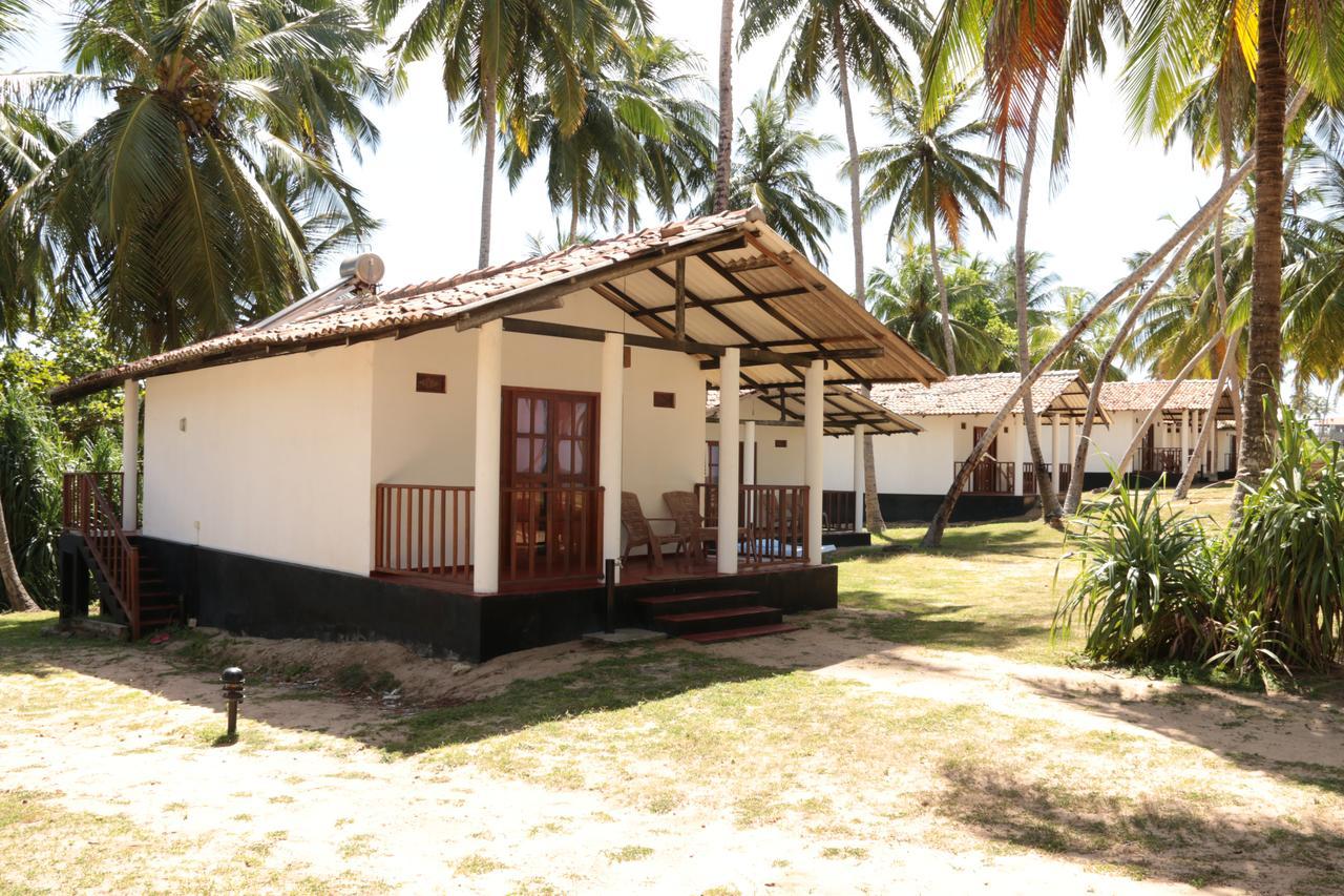 Darwins Beach Resort Tangalle Exterior foto