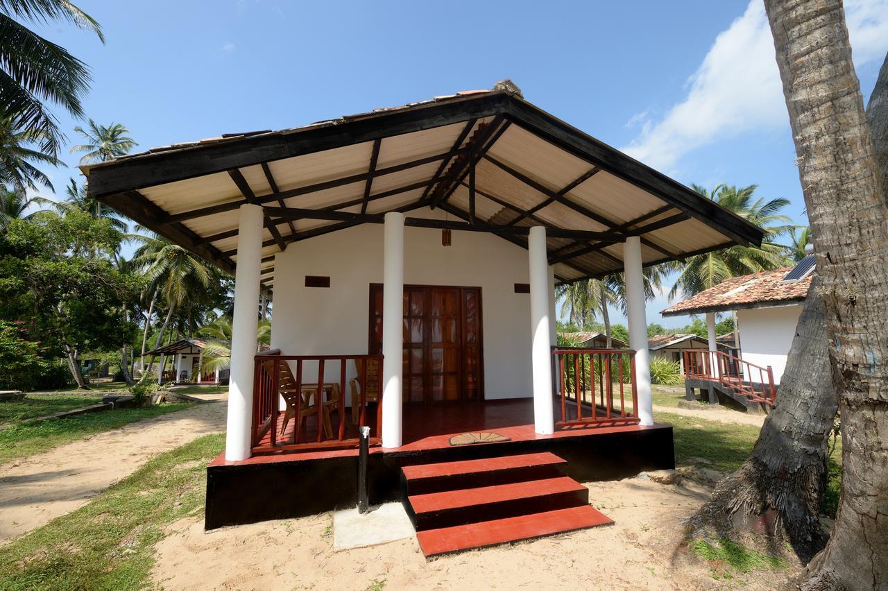 Darwins Beach Resort Tangalle Exterior foto