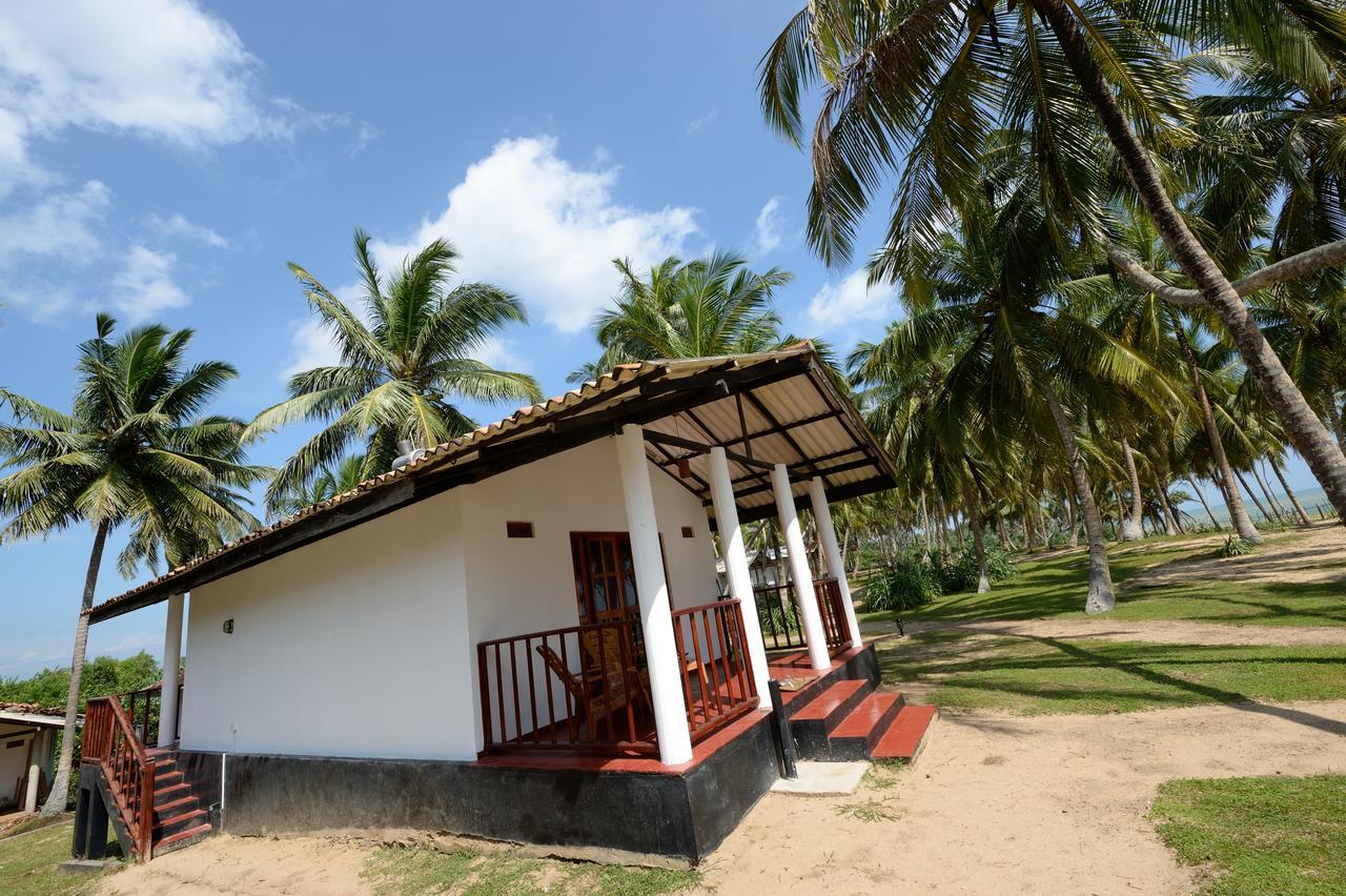 Darwins Beach Resort Tangalle Exterior foto