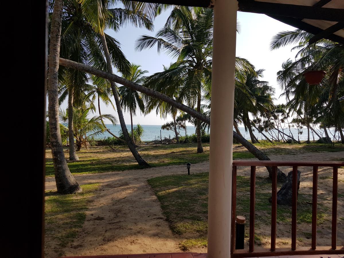 Darwins Beach Resort Tangalle Exterior foto